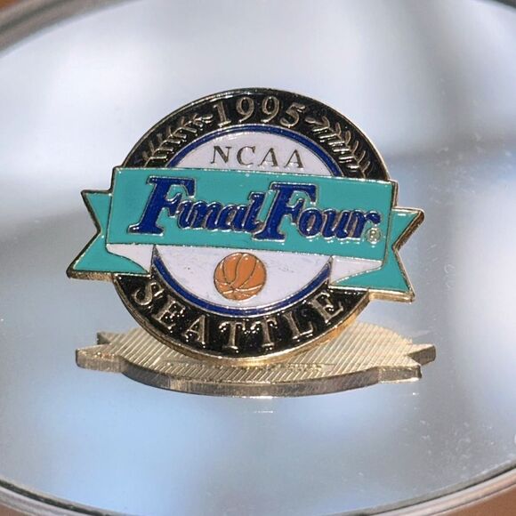 Vintage Collectible 1995 NCAA Final Four Seattle lapel pin - Picture 1 of 5